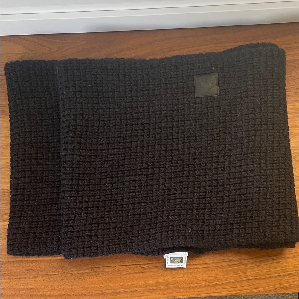 Canada Goose Navy/Marine Chunky Knit Neck Warmer with Embossed Leather Patch